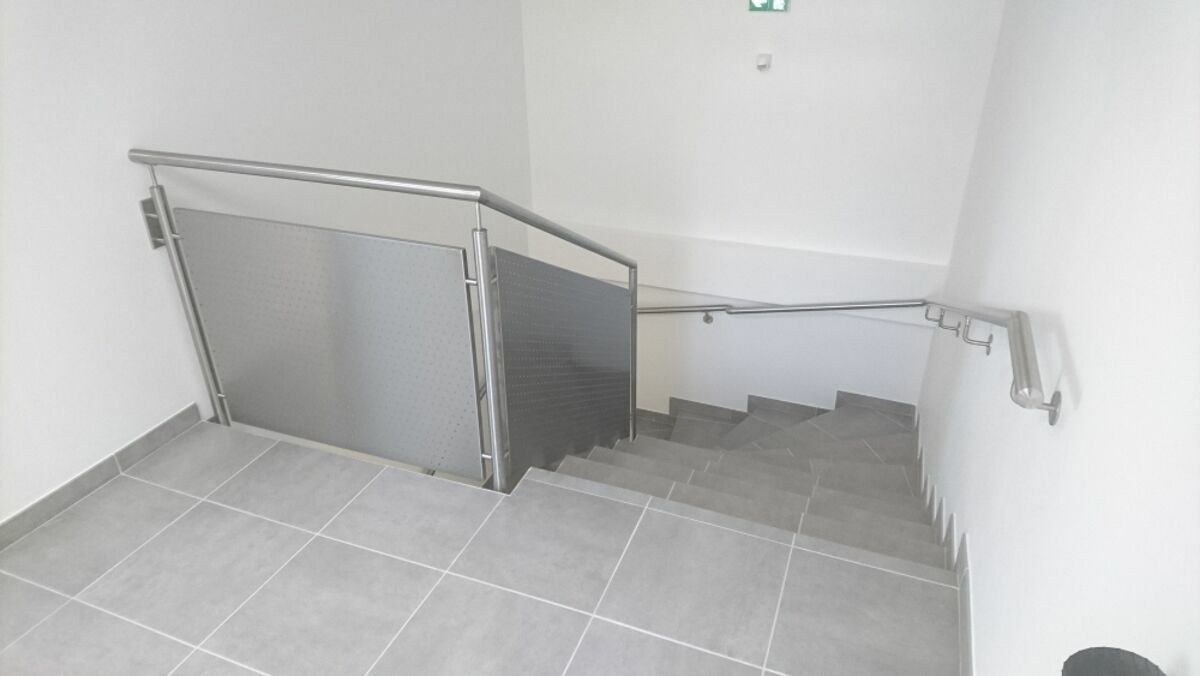 Réalisation d'une rambarde d'escalier design en Inox